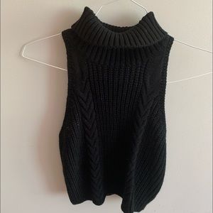 Sleeveless cropped turtleneck knitted top